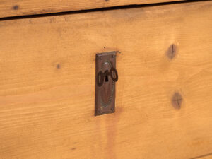 Commode ancienne à trois tiroirs (vers 1920) #17