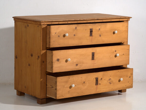 Commode ancienne à trois tiroirs (vers 1920) #17