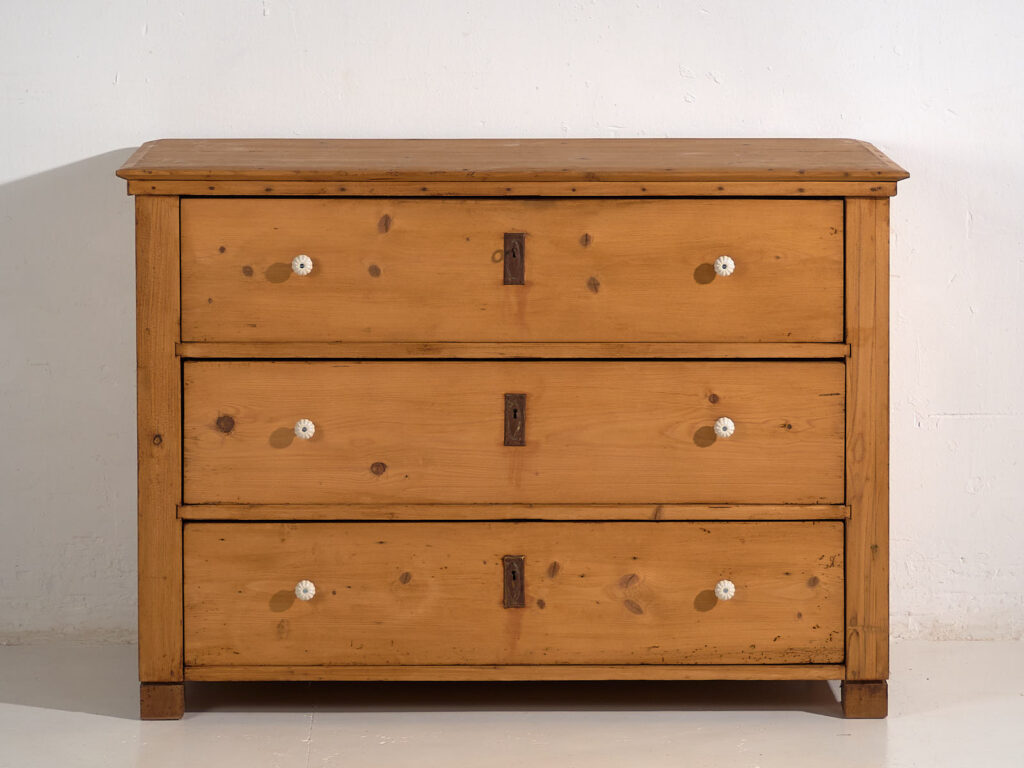 Commode ancienne à trois tiroirs (vers 1920) #17