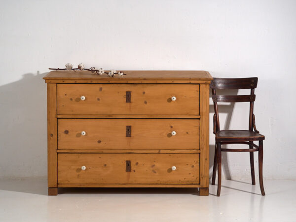 Commode ancienne à trois tiroirs (vers 1920) #17