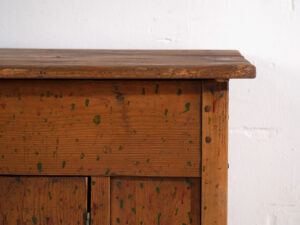 Armario de cocina antiguo con detalles florales (c.1920) #7