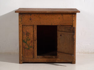 Armario de cocina antiguo con detalles florales (c.1920) #7