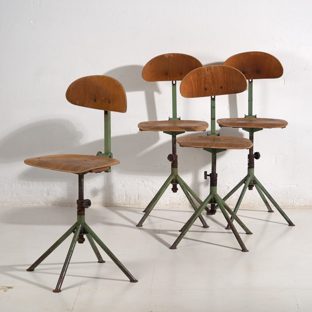 Sillas de taller de estilo industrial (c.1950). Conjunto de 4 piezas #1
