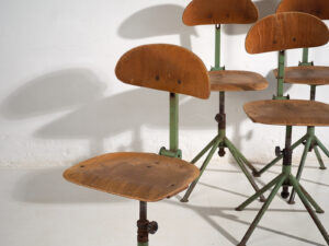 Sillas de taller de estilo industrial (c.1950). Conjunto de 4 piezas #1