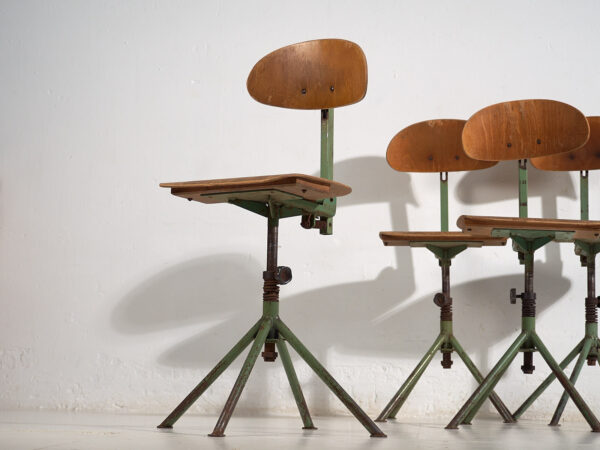 Sillas de taller de estilo industrial (c.1950). Conjunto de 4 piezas #1