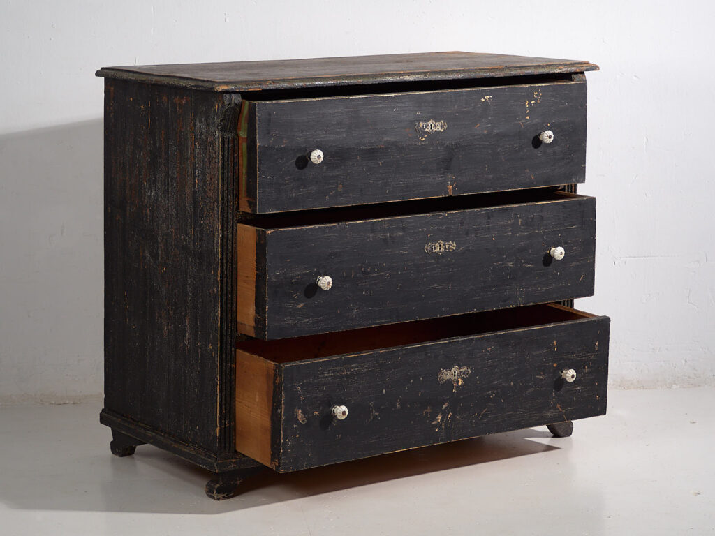 Antique chest of drawers with dark patina (c.1920) #58
