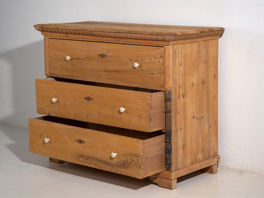 Antigua cómoda de dormitorio (c.1920) #73