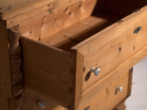 Antigua cómoda de dormitorio (c.1920) #75