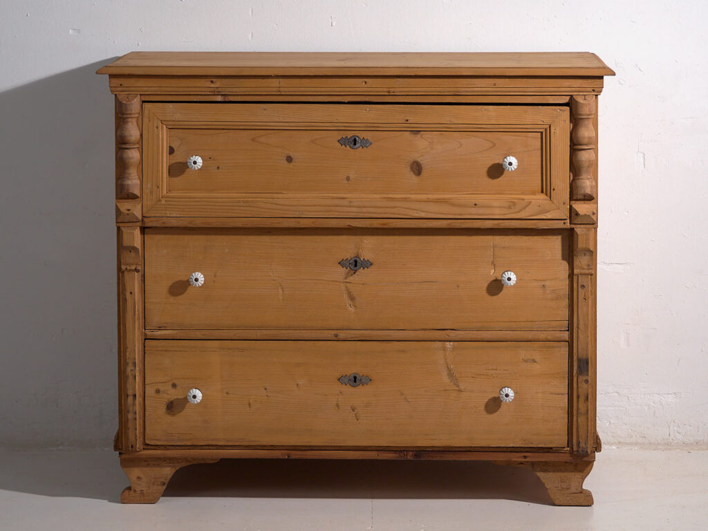 Antigua cómoda de dormitorio (c.1920) #75