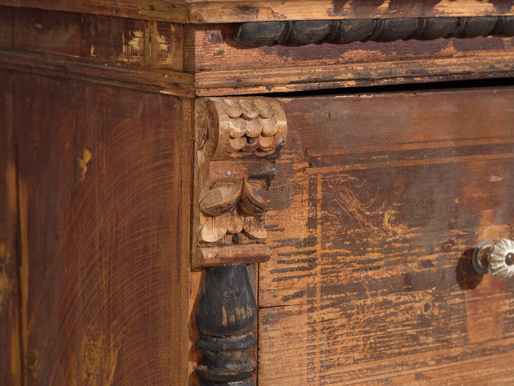 Commode ancienne avec poignées en porcelaine (c.1920) #77
