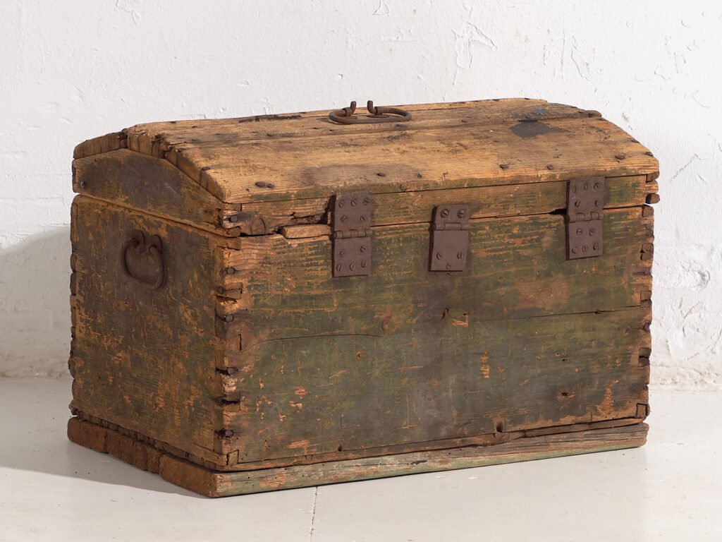 Cofre antiguo de estilo primitivo (c.1900) #4