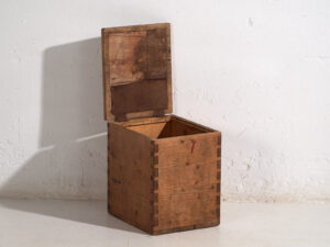 Antigua caja de almacenaje de madera maciza (c.1920) #7