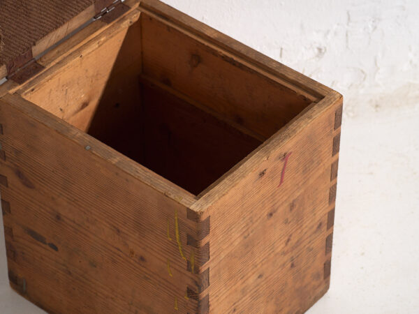 Boîte de rangement ancienne en bois massif (c.1920) #7