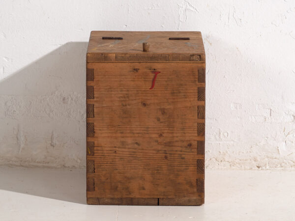 Boîte de rangement ancienne en bois massif (c.1920) #7
