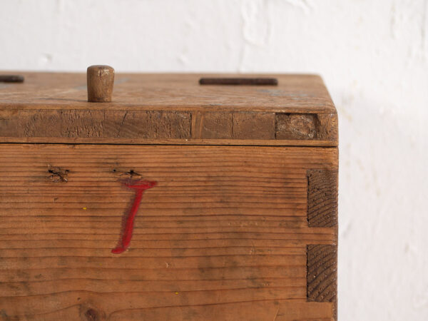 Boîte de rangement ancienne en bois massif (c.1920) #7