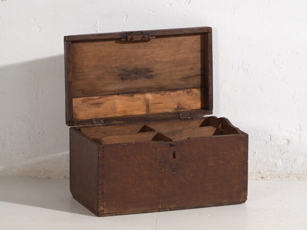 Pequeño cofre antiguo (c.1920) #8