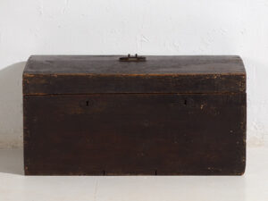 Antique chest with dark patina (c.1920) #10