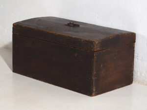 Antique chest with dark patina (c.1920) #10