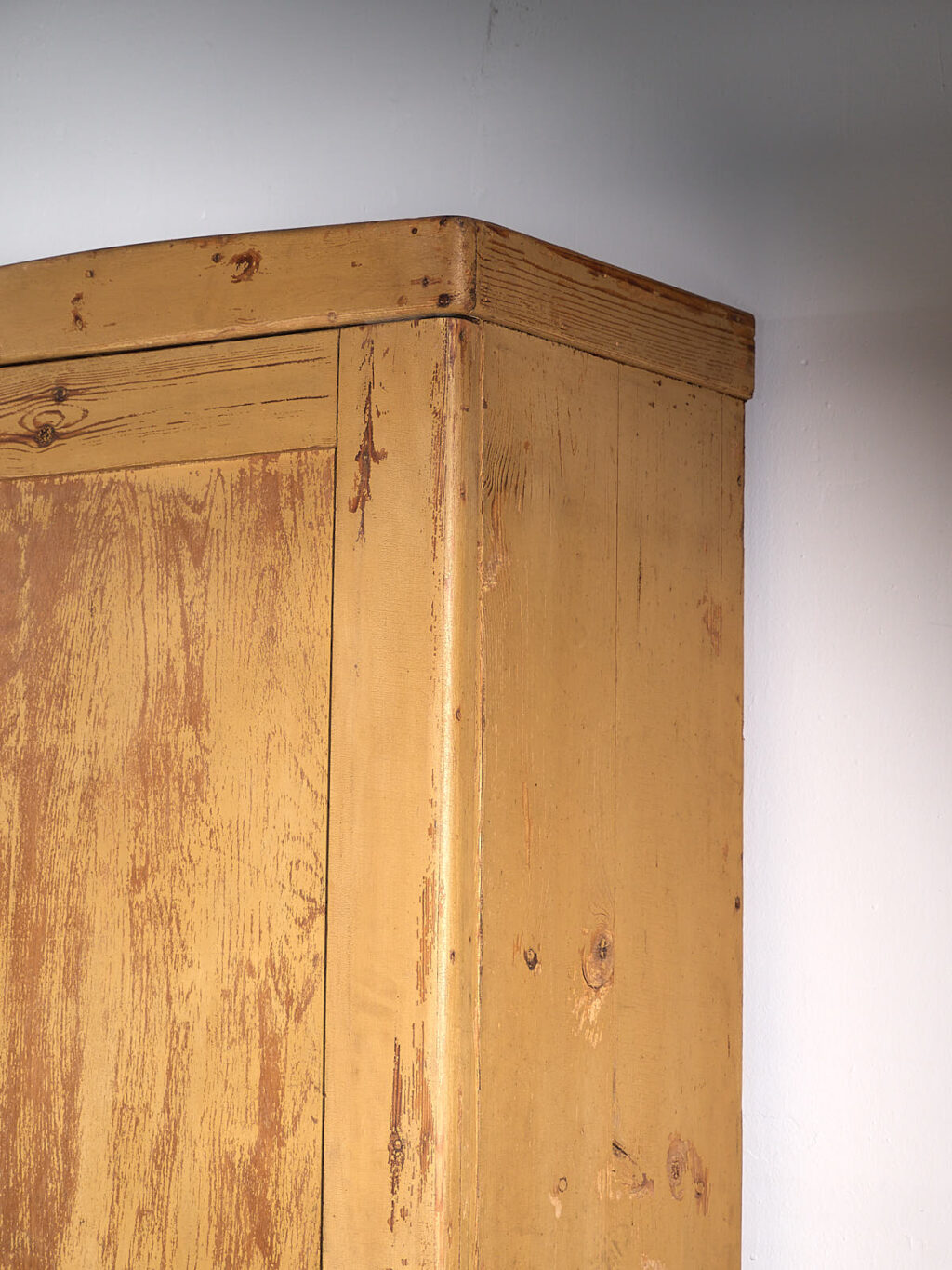 Armario antiguo de una puerta con pátina color ocre (c.1920) #18