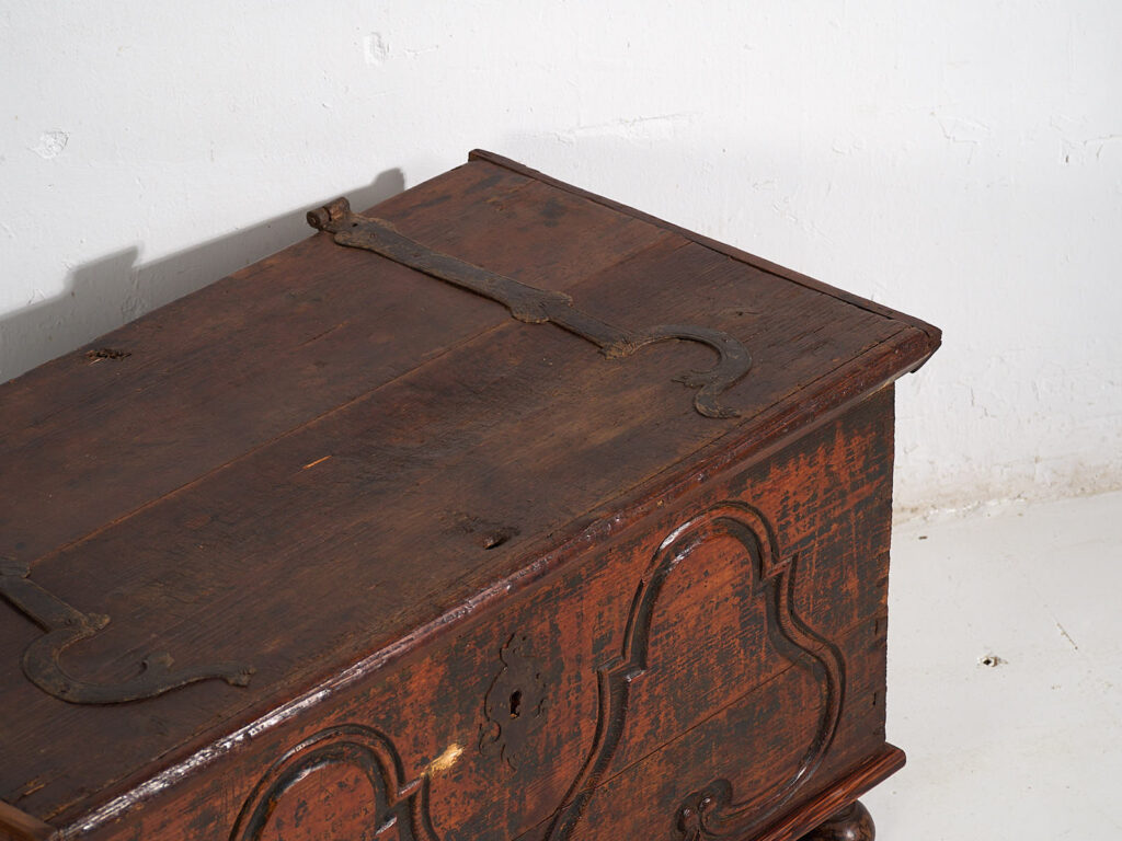 Arcón tallado antiguo (c.1920) #38