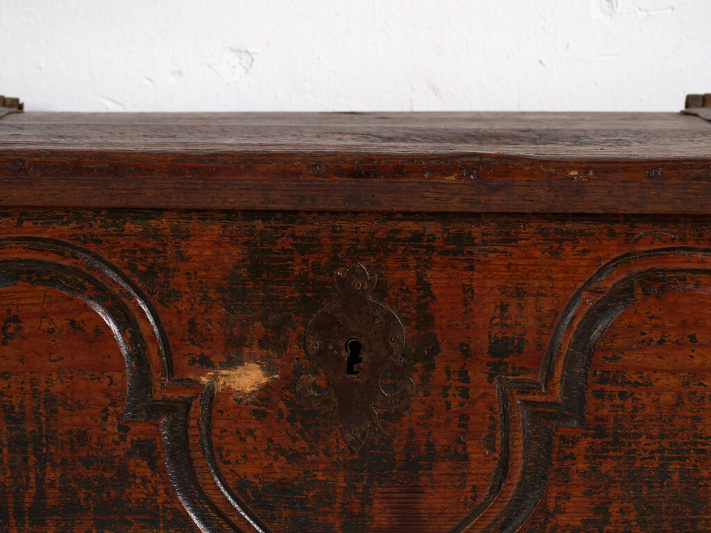 Arcón tallado antiguo (c.1920) #38