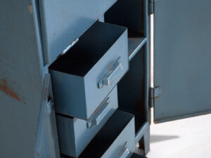 Armario metálico vintage de taller (c.1950) #2