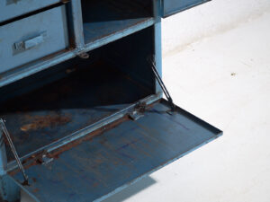 Armario vintage de estilo industrial con pátina de color azul (c.1950) #3