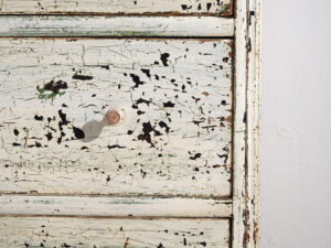 Cajonera grande antigua con pátina de color blanco (c.1920) #42