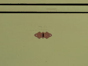 Cómoda antigua de color verde olivo (c.1920) #55