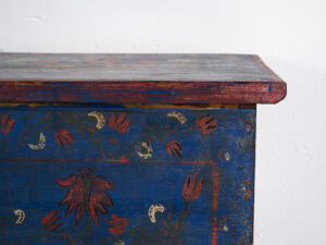 Antiguo baúl azul marino con detalles florales (c.1920) #94