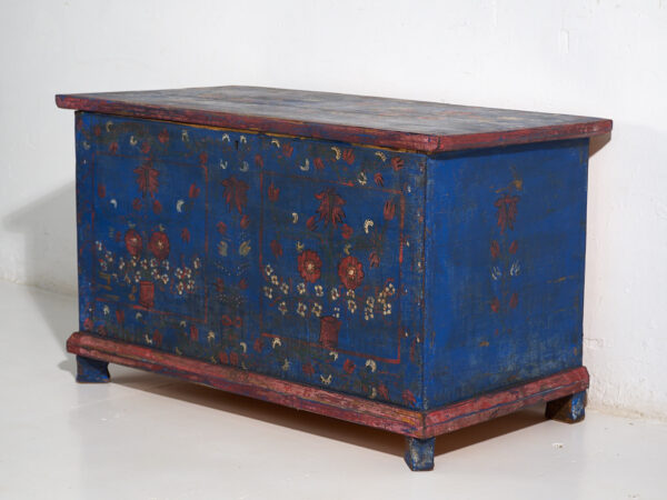 Antiguo baúl azul marino con detalles florales (c.1920) #94