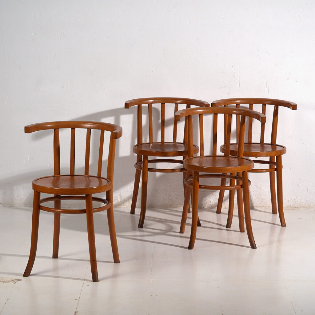 Chaises anciennes en bois courbé avec assise gravée (c.1920). Ensemble de 4 pièces #1
