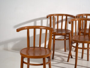 Chaises anciennes en bois courbé avec assise gravée (c.1920). Ensemble de 4 pièces #1