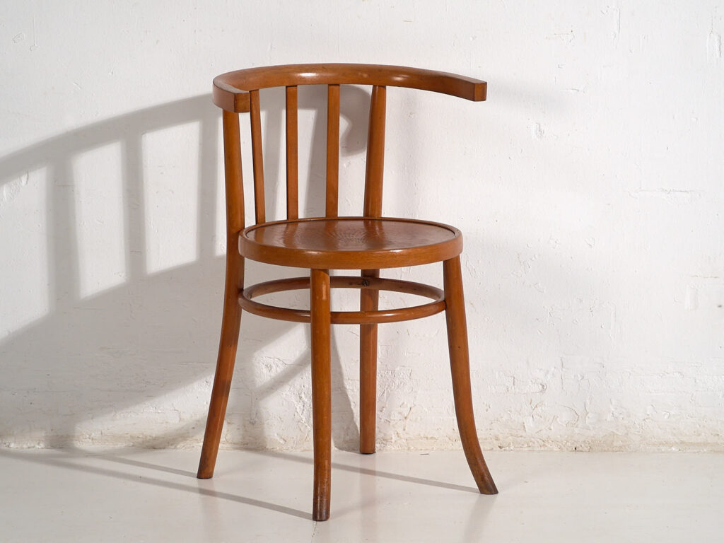 Chaises anciennes en bois courbé avec assise gravée (c.1920). Ensemble de 4 pièces #1