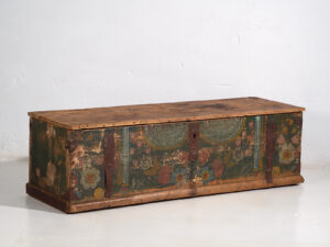 Baúl antiguo pintado a mano con motivos florales (Año 1869) #98