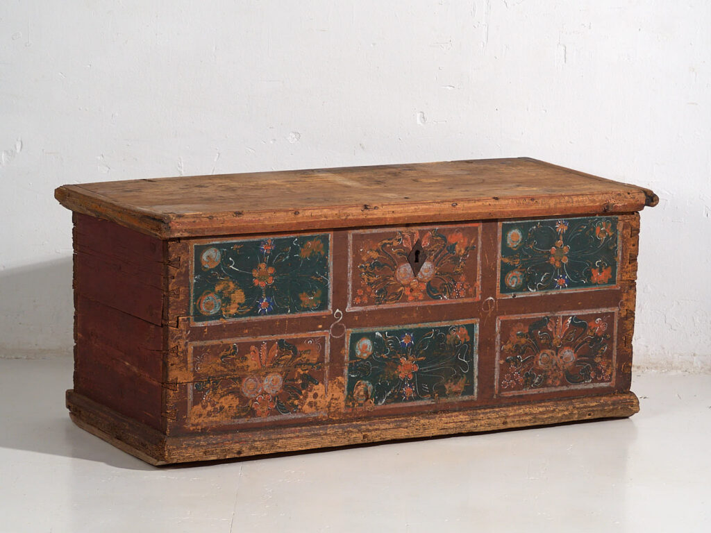 Baúl de almacenaje antiguo con decoración floral (Año 1895) #102