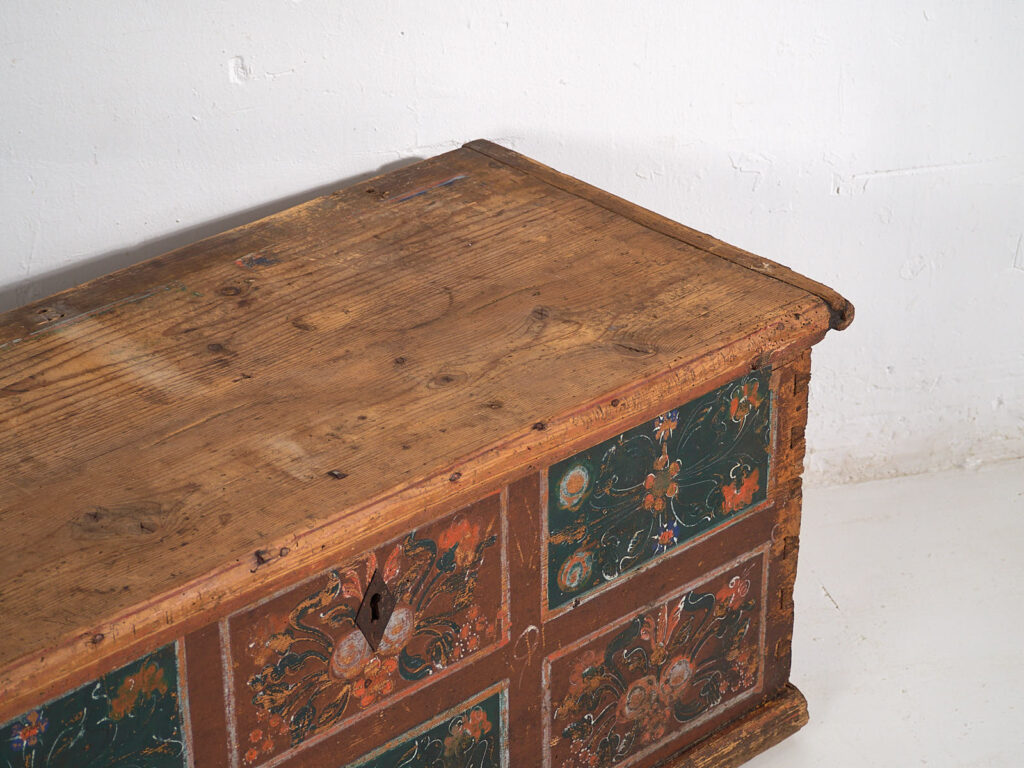 Baúl de almacenaje antiguo con decoración floral (Año 1895) #102