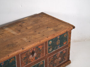 Baúl de almacenaje antiguo con decoración floral (Año 1895) #102