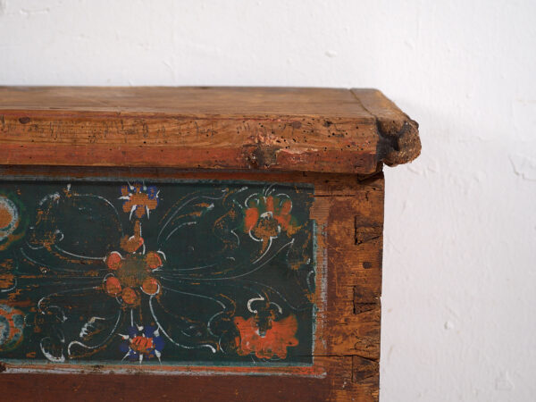Baúl de almacenaje antiguo con decoración floral (Año 1895) #102