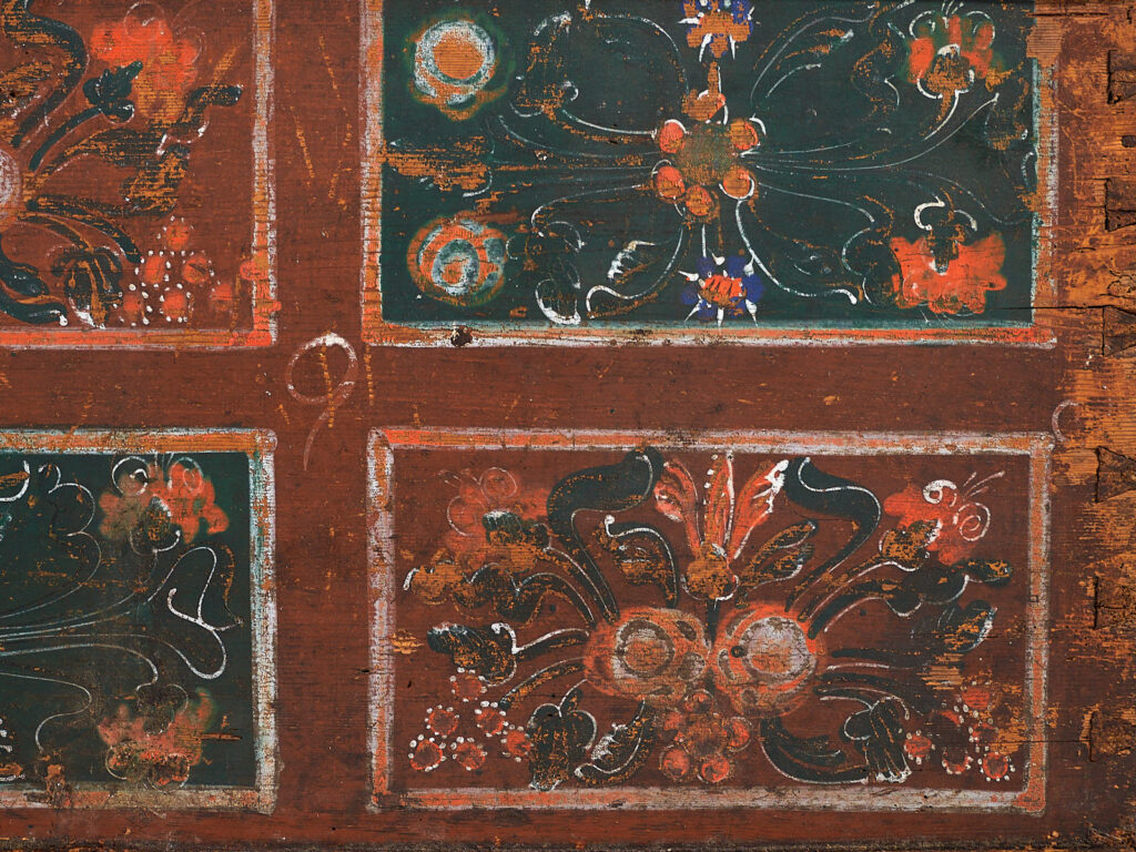 Baúl de almacenaje antiguo con decoración floral (Año 1895) #102