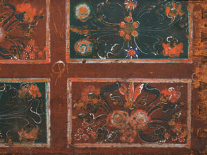 Baúl de almacenaje antiguo con decoración floral (Año 1895) #102