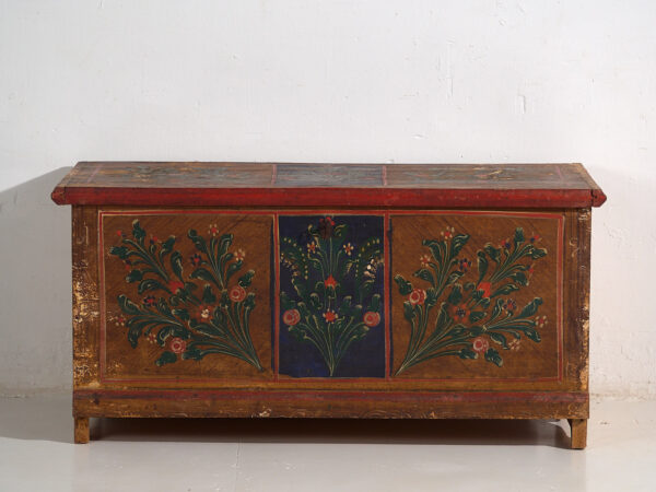 Arcón nupcial antiguo con policromía de motivos florales (c.1860) #104