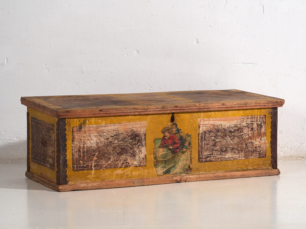 Baúl antiguo con estructura metálica (c.1920) #2