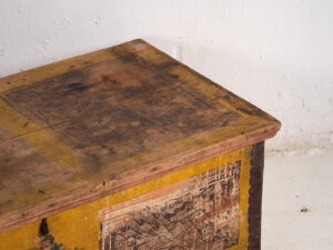 Baúl antiguo con estructura metálica (c.1920) #2