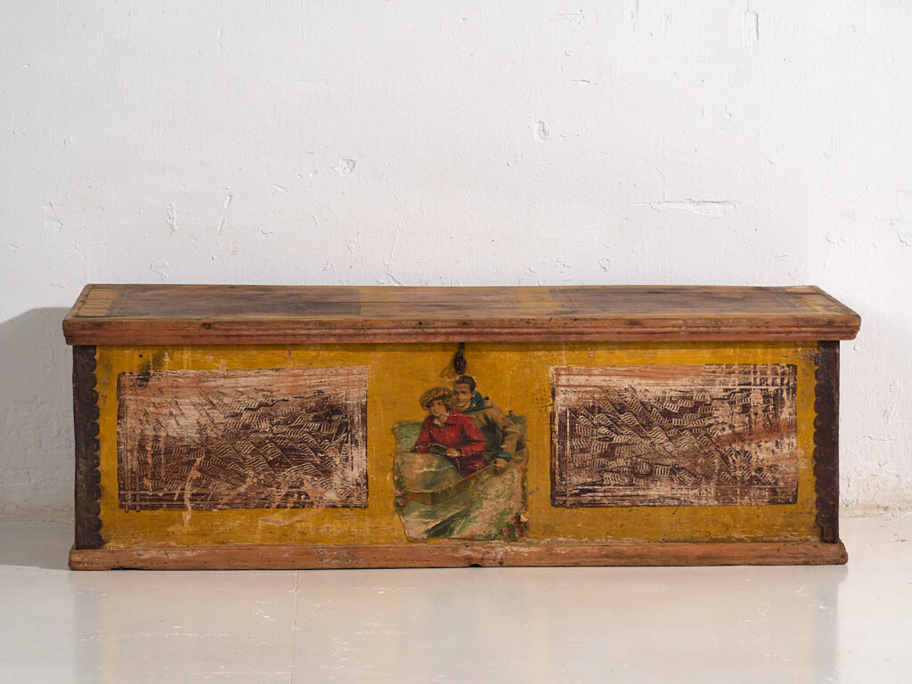 Baúl antiguo con estructura metálica (c.1920) #2