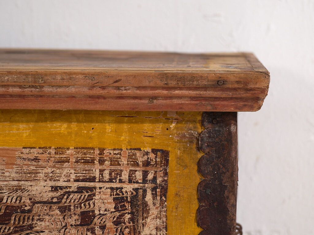 Baúl antiguo con estructura metálica (c.1920) #2