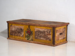 Baúl antiguo con estructura metálica (c.1920) #2