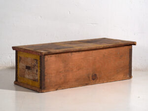 Baúl antiguo con estructura metálica (c.1920) #2