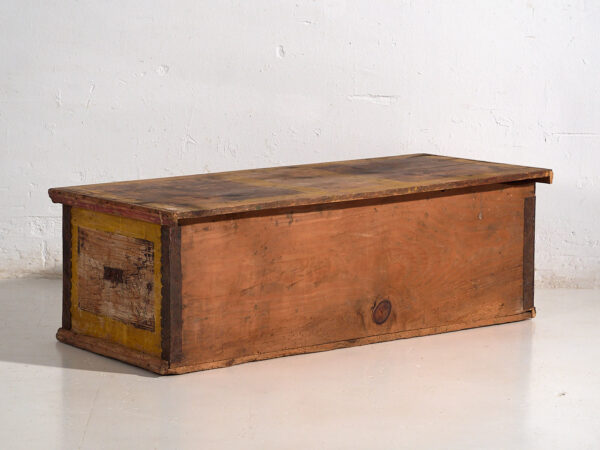 Baúl antiguo con estructura metálica (c.1920) #2