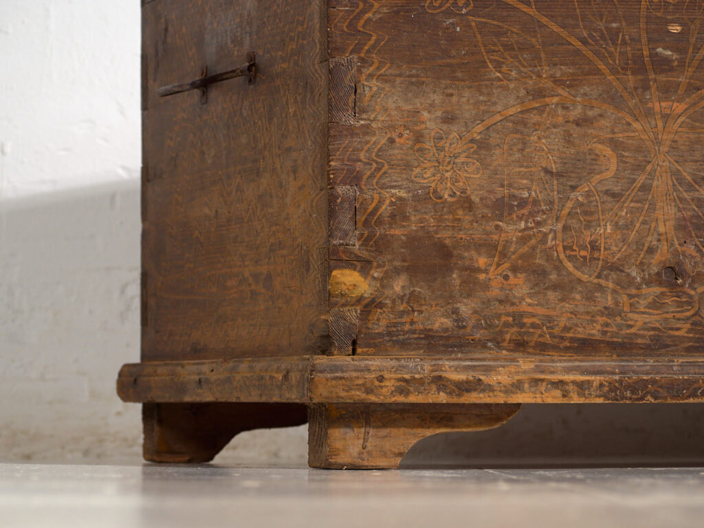 Antique chest with floral motifs (c.1920) #10